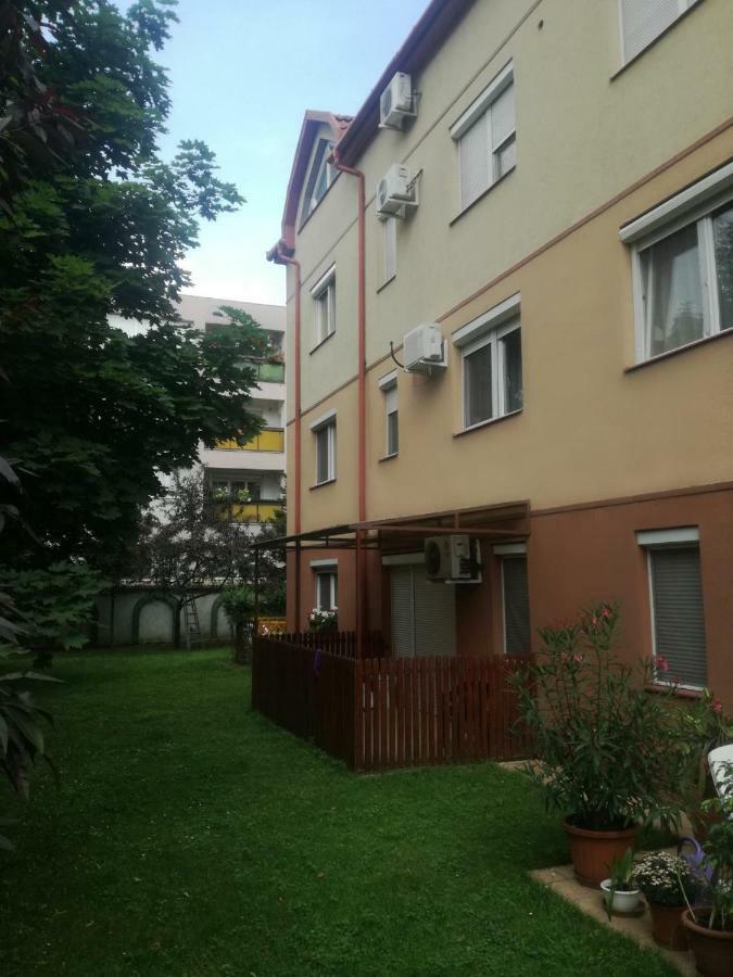 Rose Apartman Debrecen Esterno foto